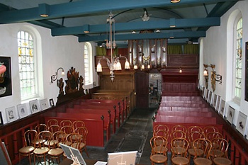 Interieur kerkzaal.jpg